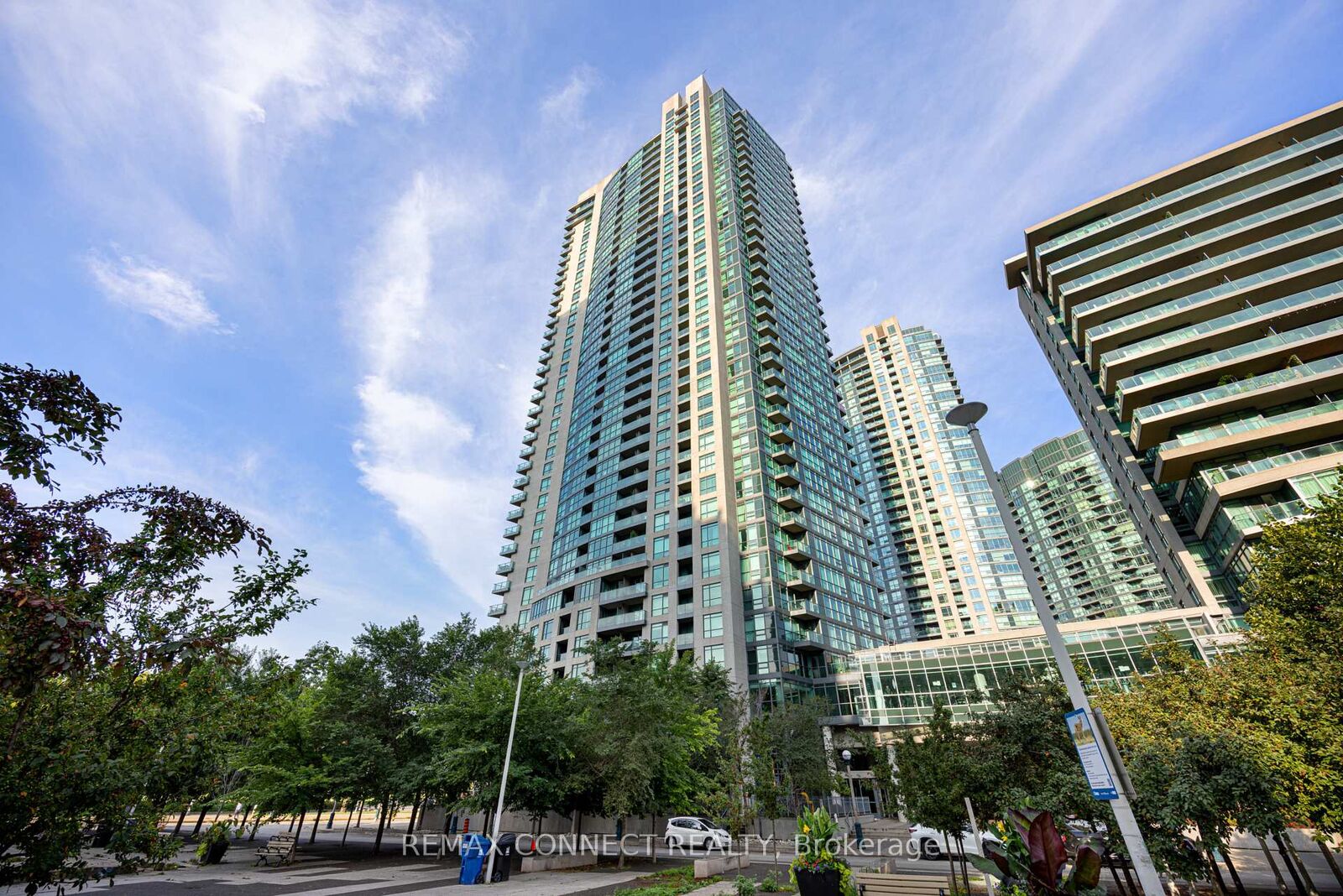 Property Photo:  215 Fort York Boulevard 3103  ON M5V 4A2 