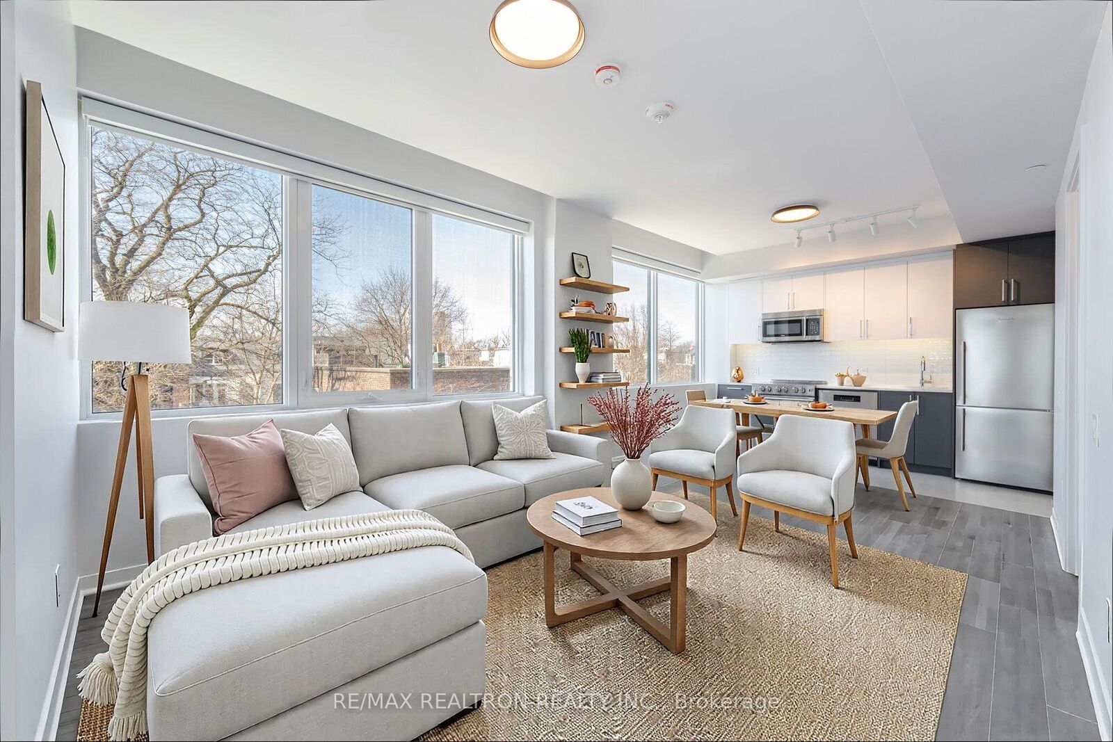 Property Photo:  664 Spadina Avenue 203  ON M5S 2H7 