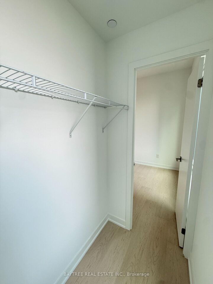 Property Photo: 252 Church Street 3111 ON M5B 0E6