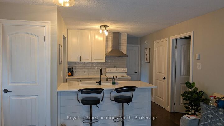 Property Photo:  19 Dawson Drive 64  ON L9Y 3Z5 