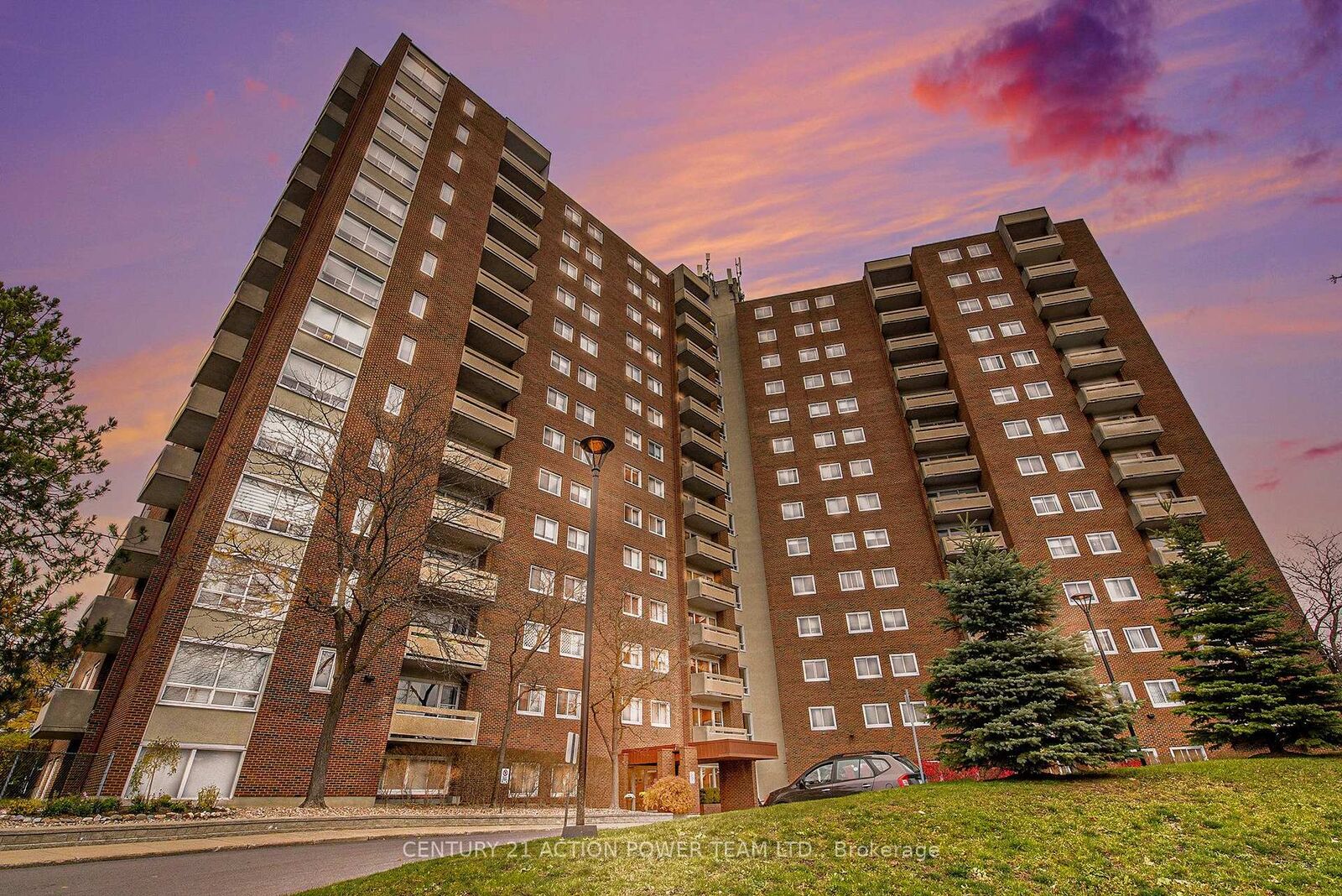 Property Photo: 915 Elmsmere Road 1006 ON K1J 8H8