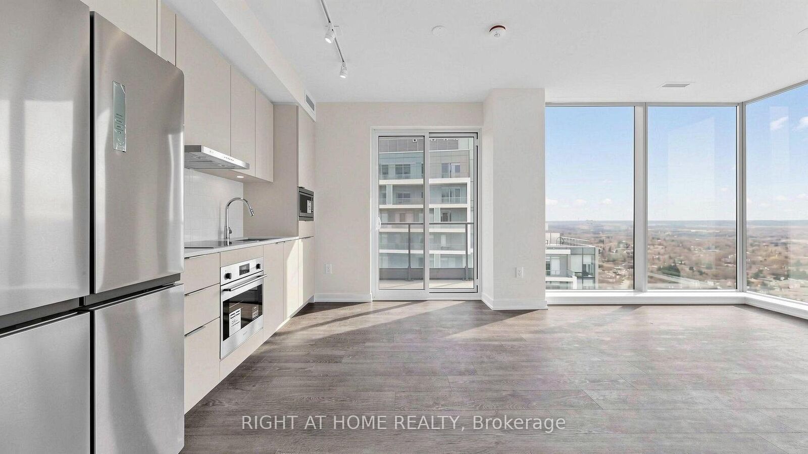 Property Photo:  8 Olympic Garden Drive S2702  ON M2M 0B9 
