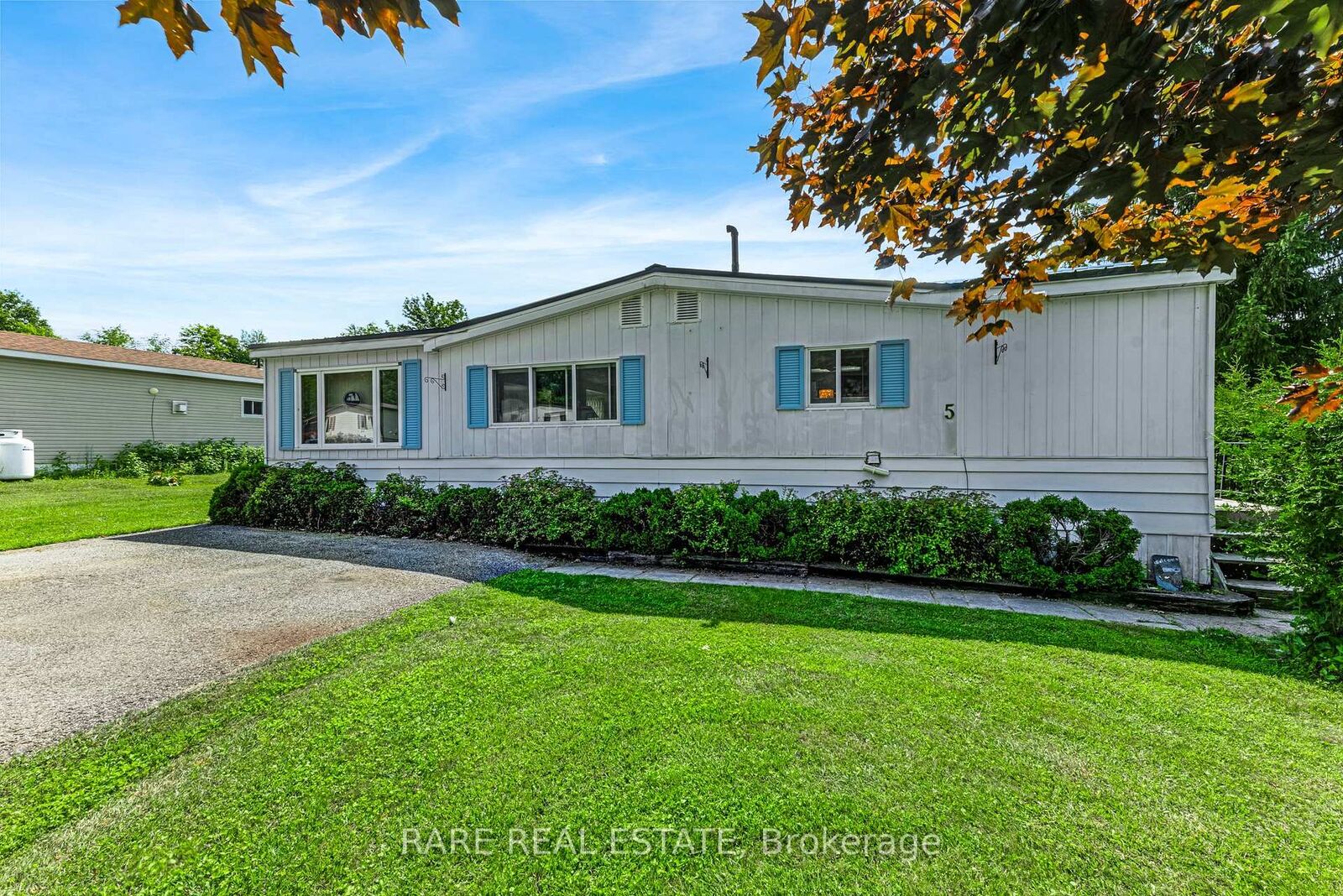 Property Photo: 5263 Elliott Side Road 5 ON L4R 4K3