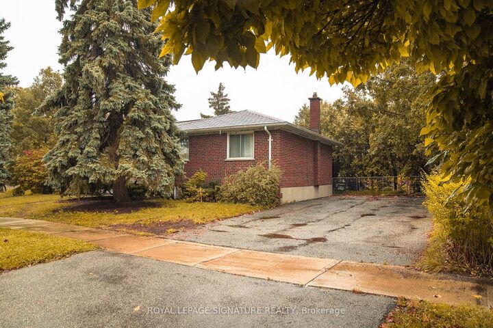 Property Photo:  2 Brantwood Drive  ON M1H 2G6 