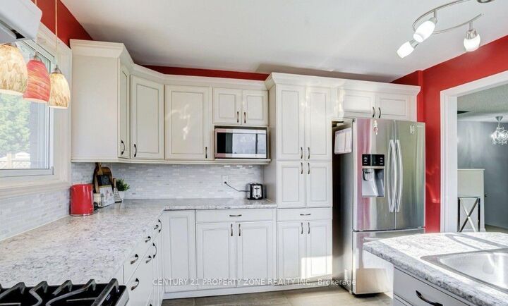 Property Photo:  304 Fernwood Avenue  ON L1G 2H7 