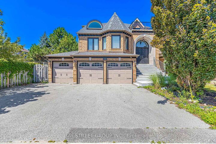 231 Shaftsbury Avenue N — photo 1