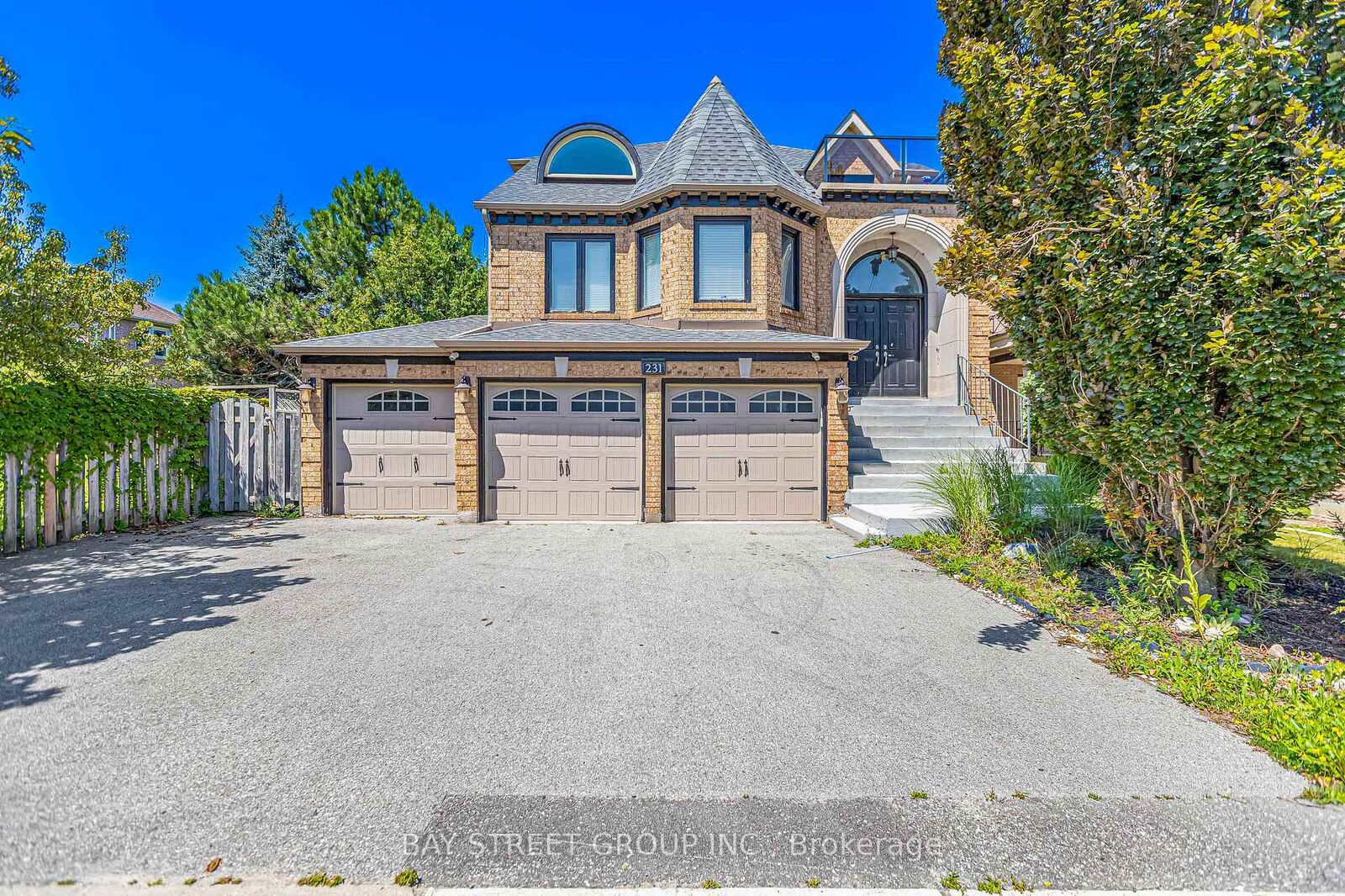 Property Photo: 231 Shaftsbury Avenue N ON L4C 0E8