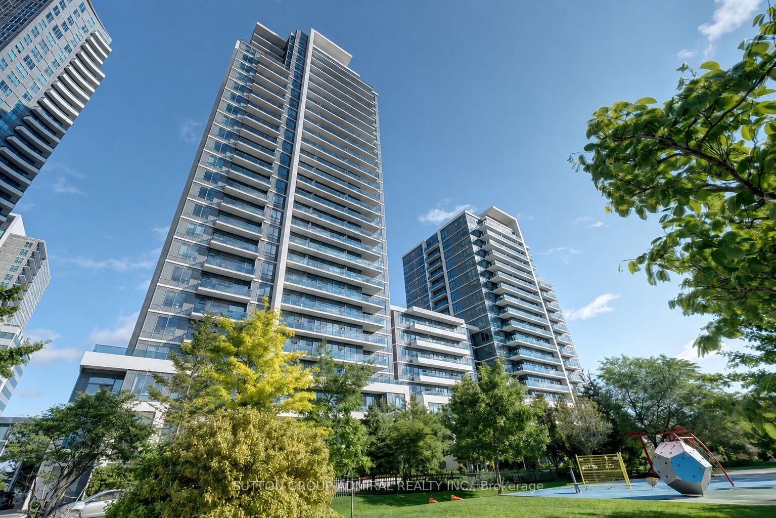 Photo de la propriété:  7165 Yonge Street 1915  ON L3T 0C9 
