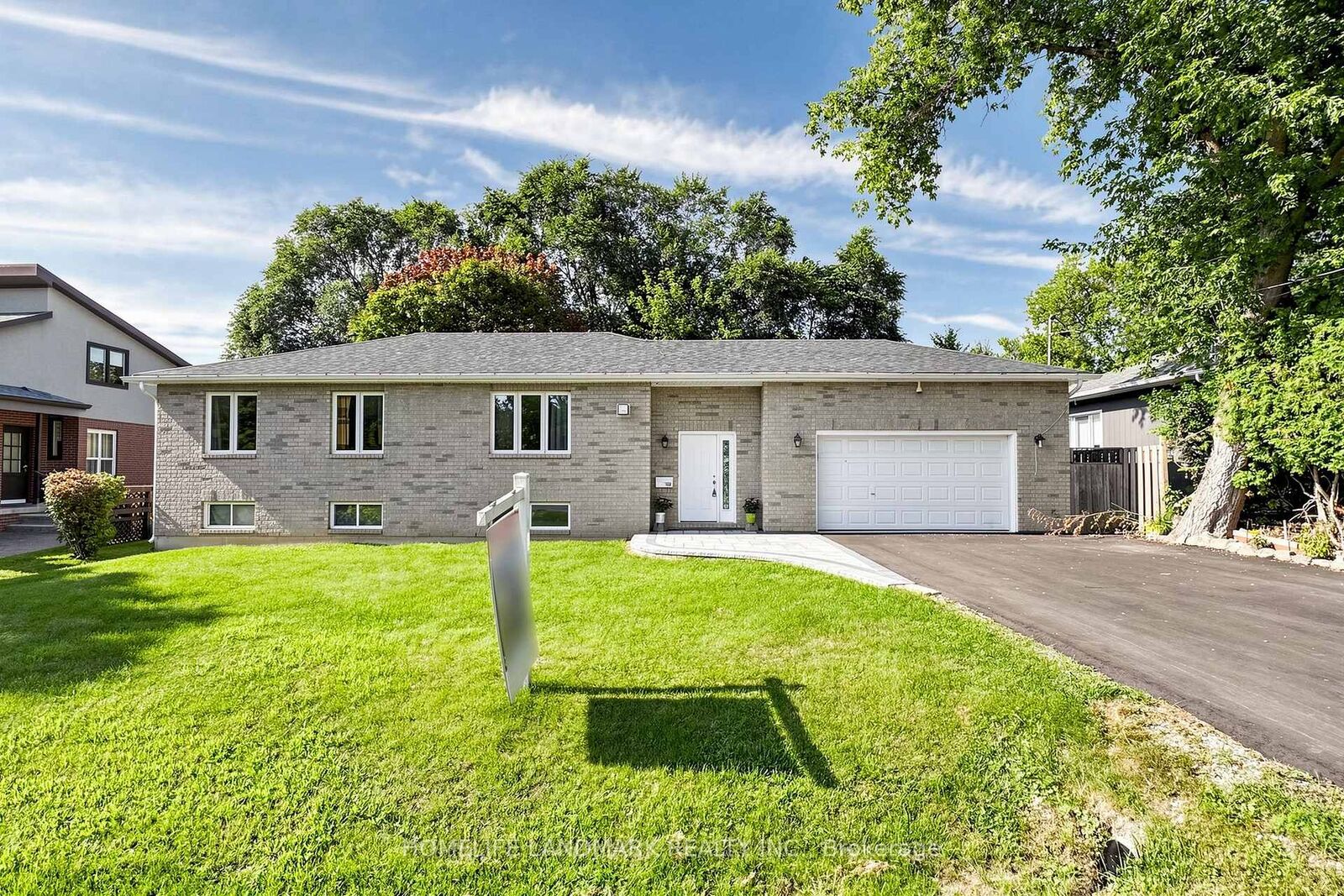 Property Photo: 328 Winnifred Drive ON L4P 3B5