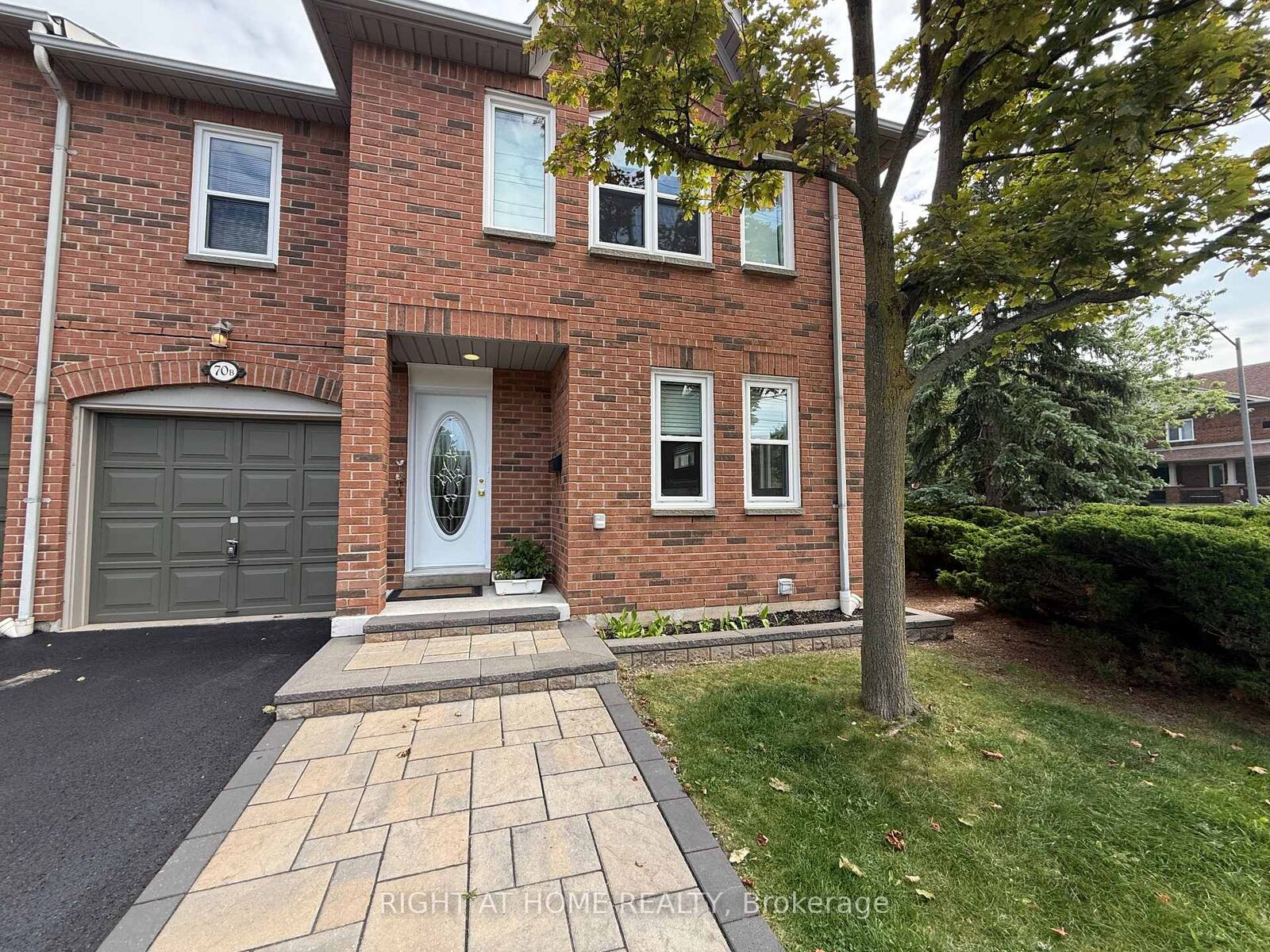 Property Photo: 5865 Dalebrook Crescent 70B ON L5M 5X1
