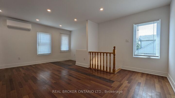 Property Photo:  1150 Woodbine Avenue Unit #3  ON M4C 4C9 