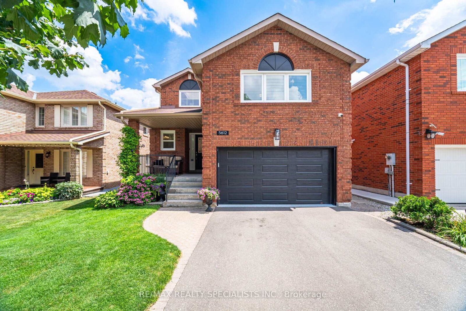 Property Photo: 5612 Shillington Drive ON L5R 3N4