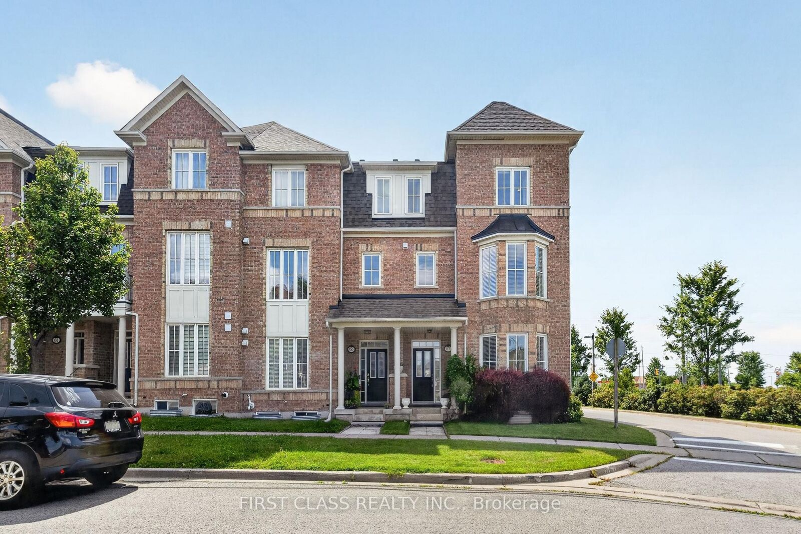 Property Photo: 67 Walter Scott Crescent ON L6C 0E7