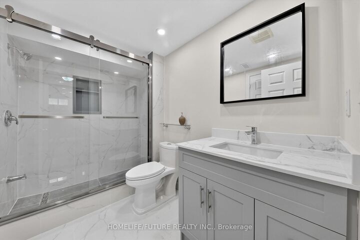 Property Photo:  1580 Heathside Crescent Lower  ON L1V 5W9 