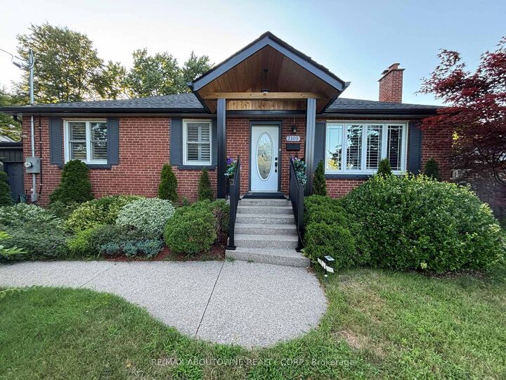 2105 Maplewood Drive — photo 1
