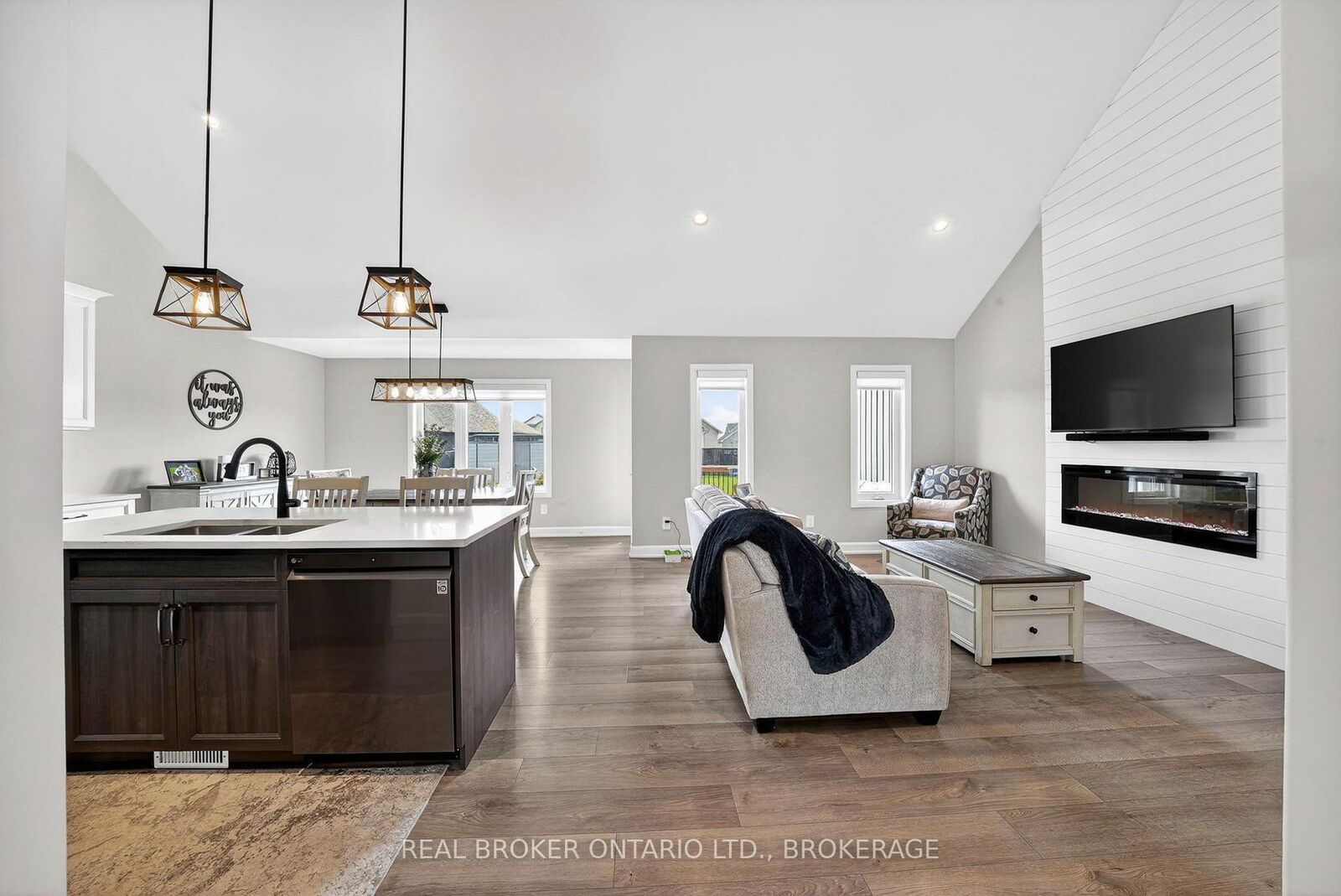 Property Photo: 31 Hilda Street ON K0C 1P0