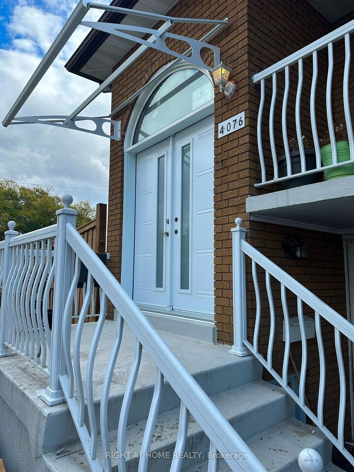 Property Photo: 4076 Woodington Drive ON L4Z 1K2