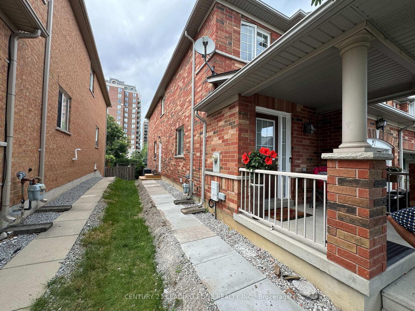 Property Photo:  97 Revelstoke Crescent Basement  ON L4B 4T4 