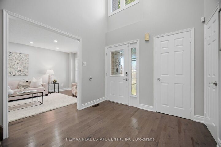 Property Photo:  1558 Highbrook Avenue  ON L5M 4V8 