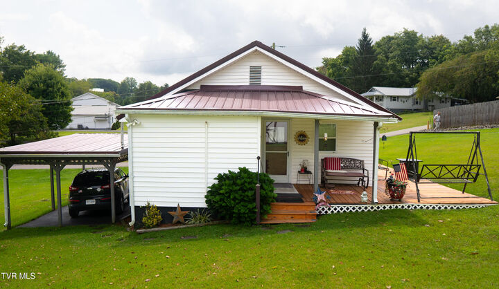 Property Photo: 806 Southwest Nash Street VA 24293