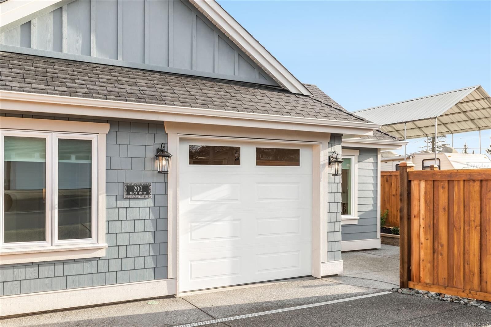 Property Photo: 410 Hummingbird Pl BC V9P 1K1
