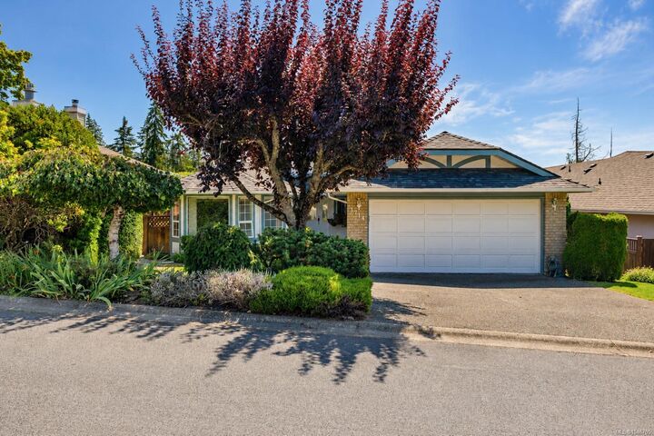 3714 Arbutus Dr N — photo 1