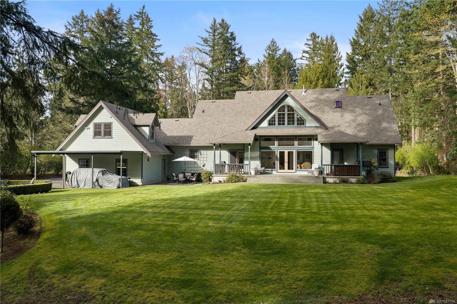 Property Photo: 1228 Garden Gate Dr BC V8M 2H6