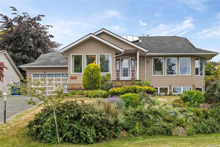 Property Photo: 5213 Fillinger Cres BC V9V 1H7