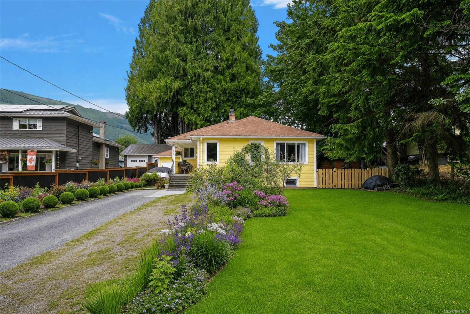 Property Photo: 15 King George St S BC V0R 2G0