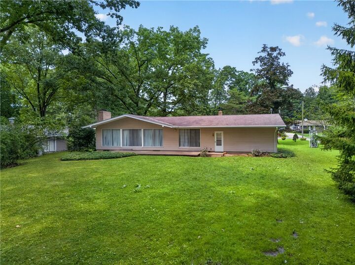 Property Photo:  21 Evergreen Dr  PA 16125 