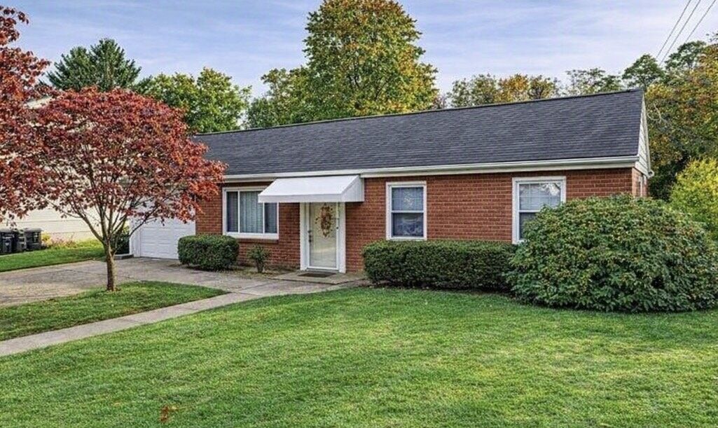 Property Photo:  110 Sunset Dr  PA 15146 