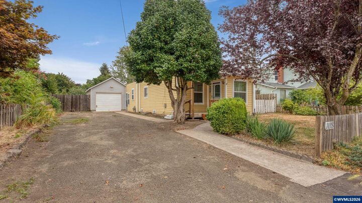 Property Photo:  1118 Park Av NE  OR 97301 