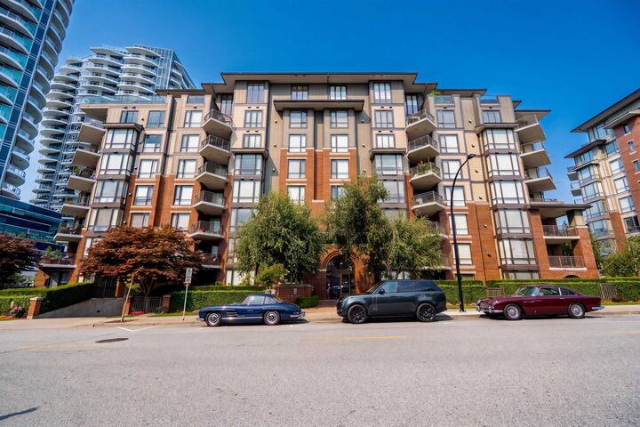 1551 Foster Street 403 — photo 1