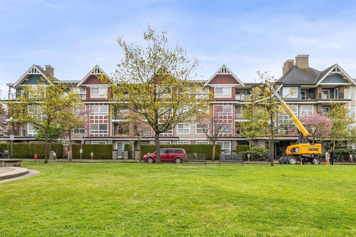 Property Photo: 7088 Mont Royal Square 403 BC V5S 4X7