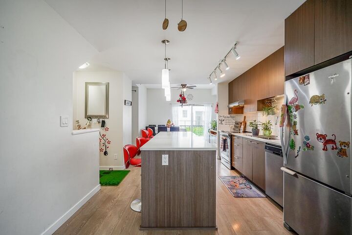 Property Photo: 32633 Simon Avenue 44 BC V2T 0G9