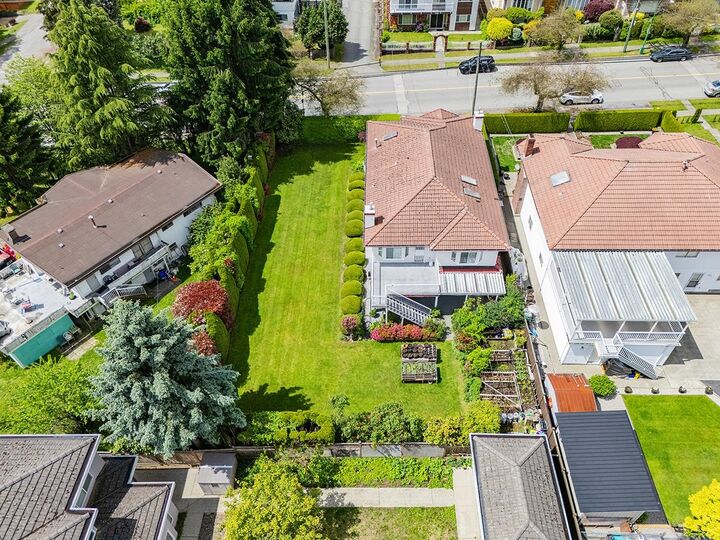 Property Photo:  7168 Sussex Avenue  BC V5J 3V3 
