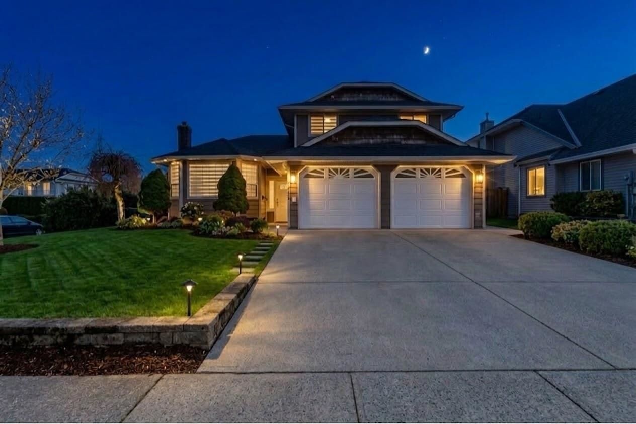 Property Photo: 32066 Sorrento Avenue BC V2T 5B7