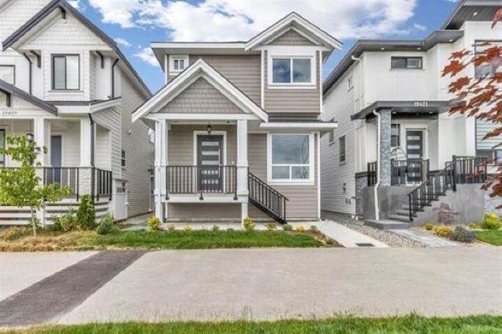 19415 70 Avenue — photo 1