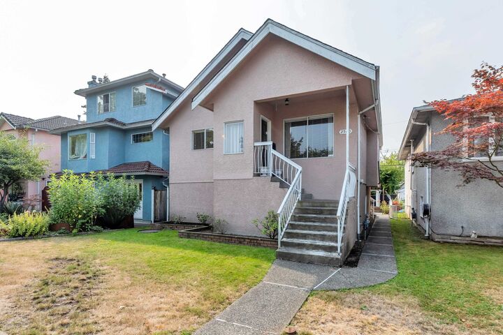 Property Photo: 2560 Adanac Street BC V5K 2M5