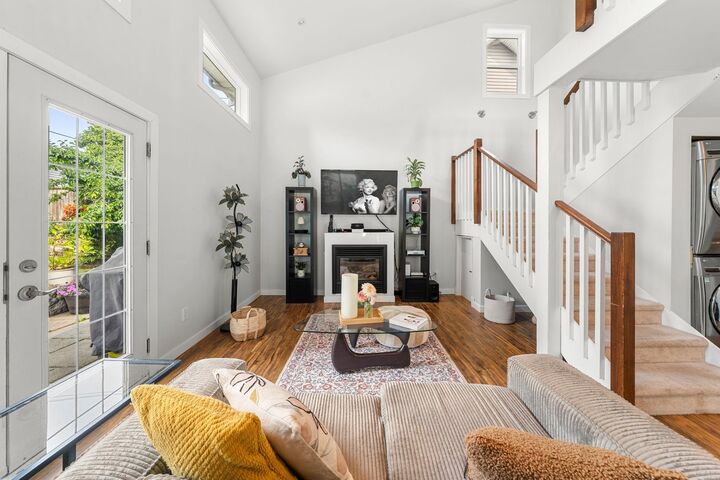 Property Photo: 462 E 4th Street BC V7L 1J5
