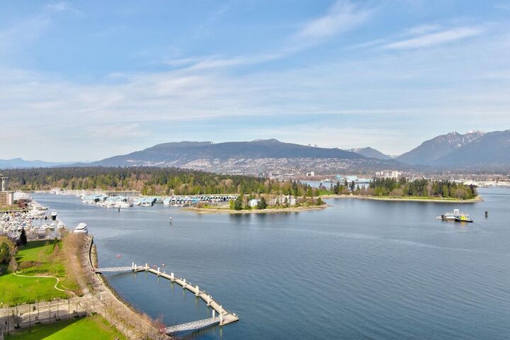 Property Photo: 277 Thurlow Street 1701 BC V6C 0C1