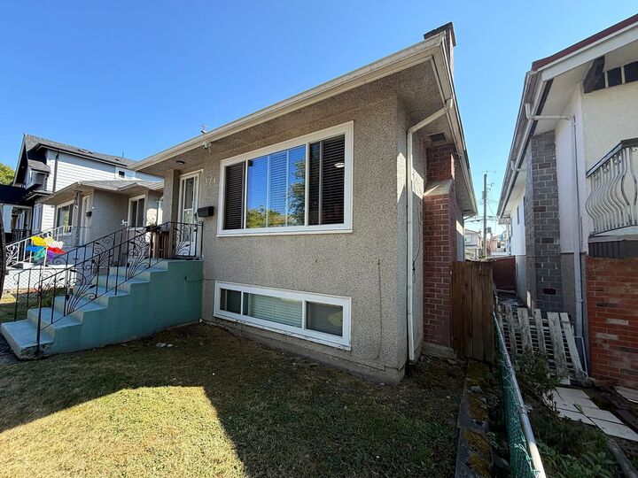 Property Photo: 374 E 54th Avenue BC V5X 1L2