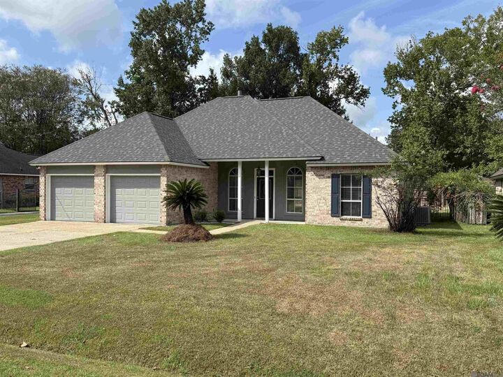 Property Photo:  18423 White Oak Dr  LA 70769 