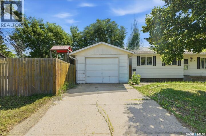 Property Photo:  3234 Maxwell Street  SK S7L 4K8 