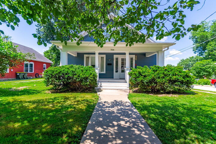 Property Photo:  709 Pendleton Ave  MO 65233 