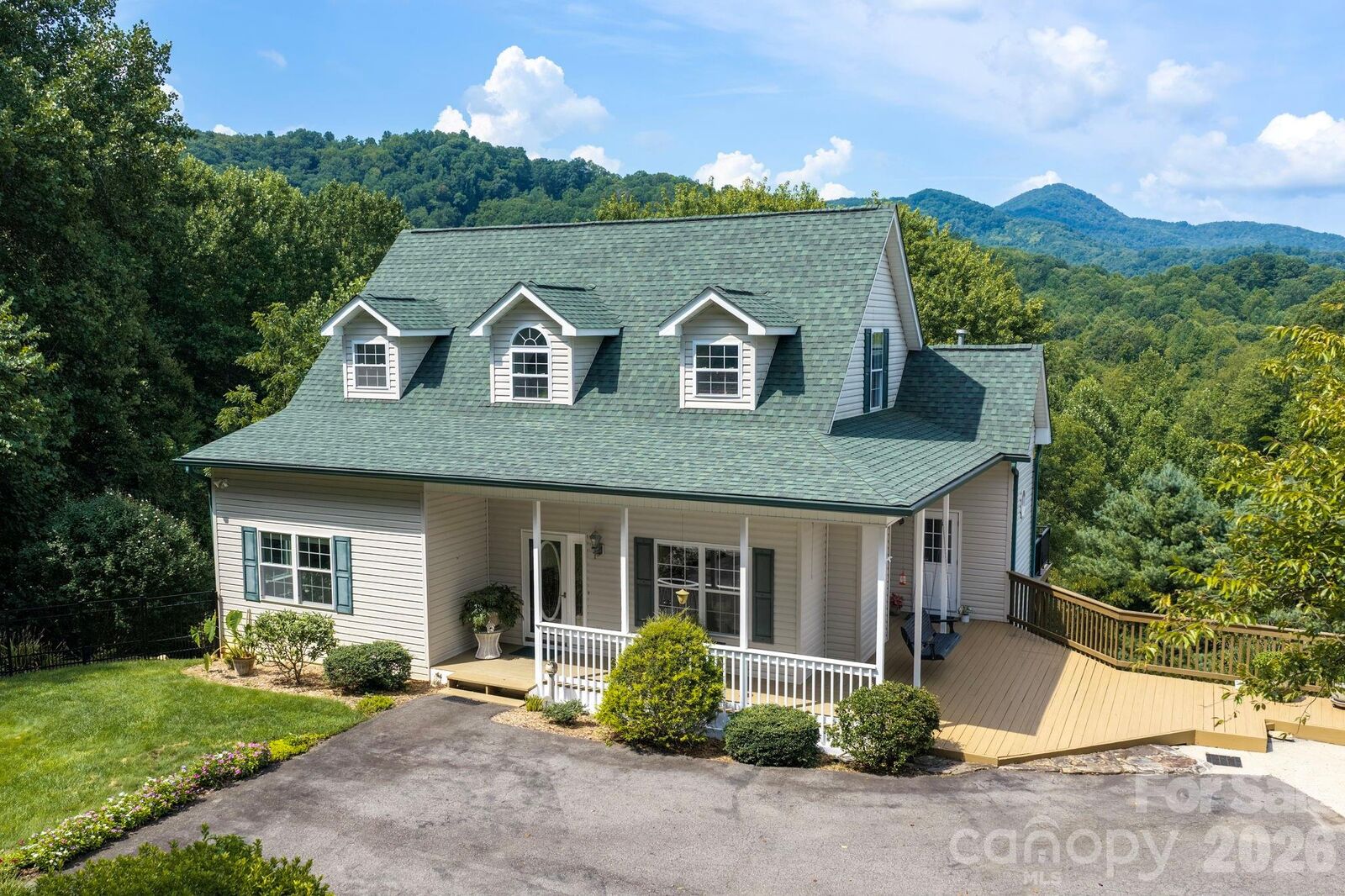 Property Photo: 92 S Lindon Cove Road NC 28715