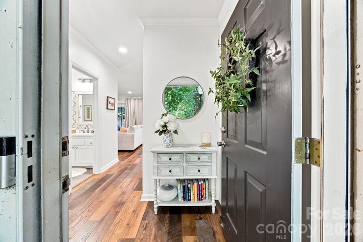 Property Photo:  3200 Selwyn Farms Lane 1  NC 28209 