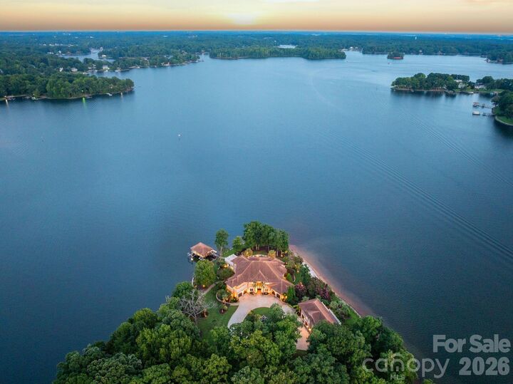 Property Photo:  178 Mariner Pointe Lane  NC 28117 