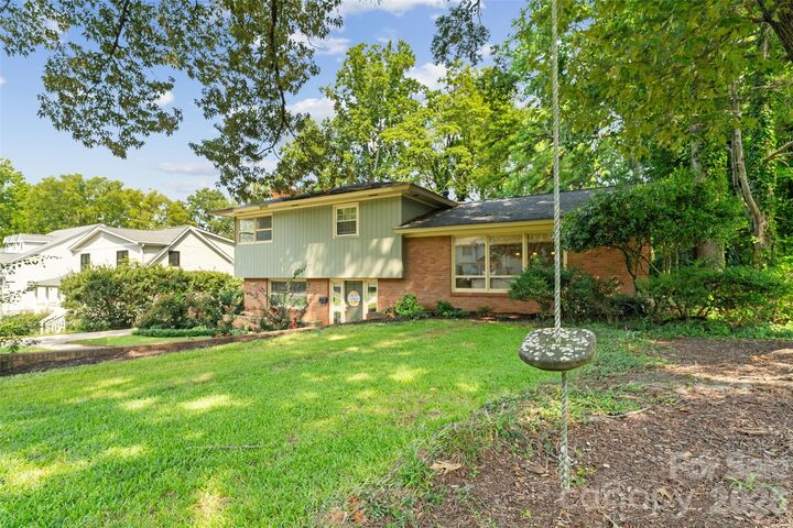 Property Photo:  2911 Arundel Drive  NC 28209 