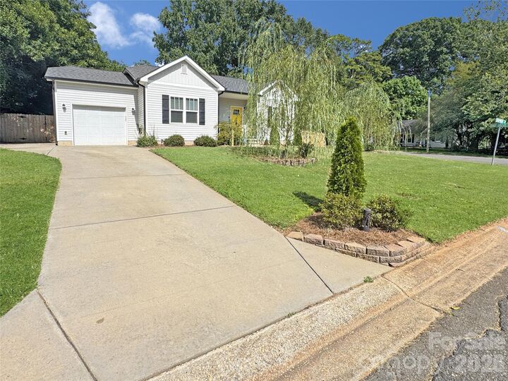 Property Photo:  404 Skipwith Place  NC 28217 